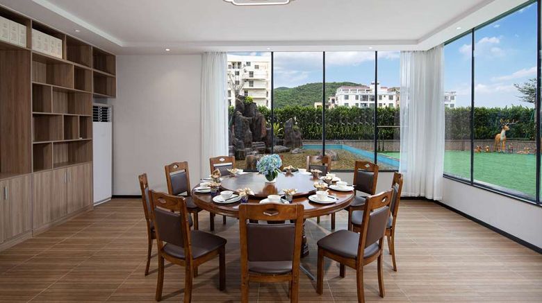 <b>Microtel by Wyndham Sanya Dadonghai Restaurant</b>. Images powered by <a href="https://iceportal.shijigroup.com/" title="IcePortal" target="_blank">IcePortal</a>.