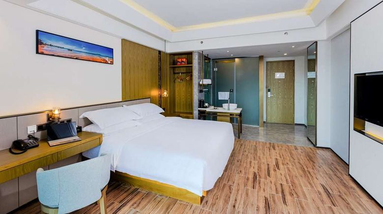 <b>Microtel by Wyndham Sanya Dadonghai Room</b>. Images powered by <a href="https://iceportal.shijigroup.com/" title="IcePortal" target="_blank">IcePortal</a>.