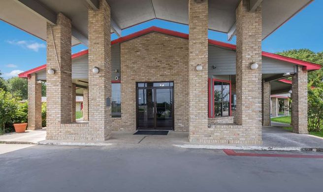 Americas Best Value Inn Lockhart Exterior
