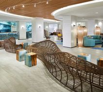 Waikiki Beachcomber by Outrigger Lobby
