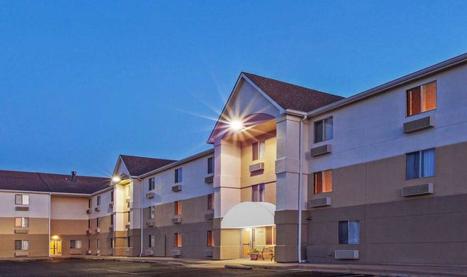 MainStay Suites Wichita Northeast Exterior