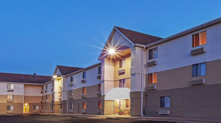 MainStay Suites Wichita Northeast Exterior