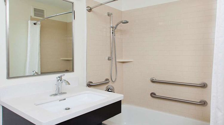 MainStay Suites Wichita Northeast Room