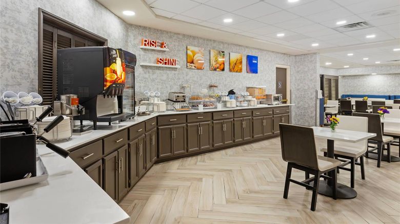 <b>Comfort Inn & Suites Restaurant</b>. Images powered by <a href="https://iceportal.shijigroup.com/" title="IcePortal" target="_blank">IcePortal</a>.