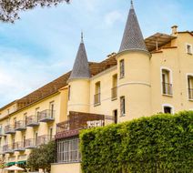 Castel Emeraude Appart Hotel Exterior