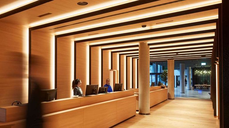 <b>Scandic Frankfurt Hafenpark Lobby</b>. Images powered by <a href="https://iceportal.shijigroup.com/" title="IcePortal" target="_blank">IcePortal</a>.