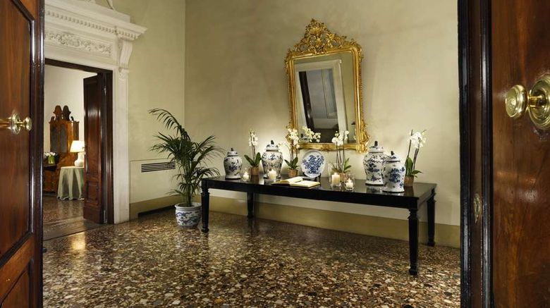 <b>Al Palazzo del Marchese di Camugliano Lobby</b>. Images powered by <a href="https://iceportal.shijigroup.com/" title="IcePortal" target="_blank">IcePortal</a>.