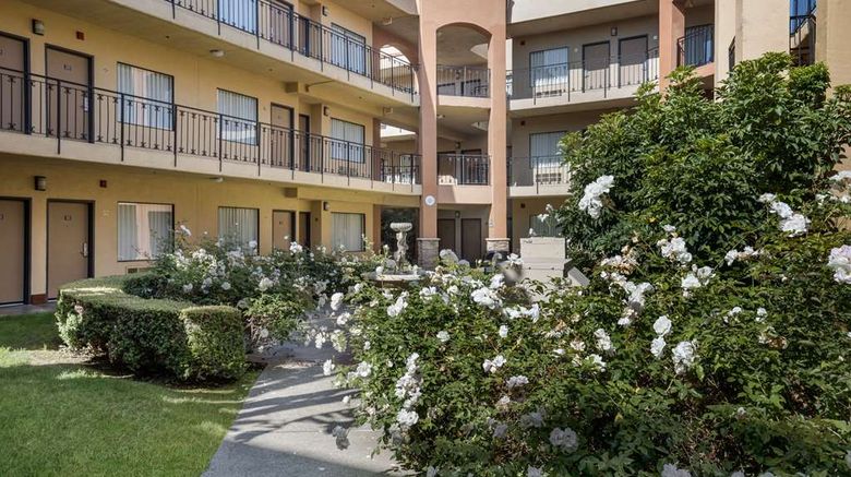 <b>MainStay Suites Orange County John Wayne Pool</b>. Images powered by <a href="https://iceportal.shijigroup.com/" title="IcePortal" target="_blank">IcePortal</a>.
