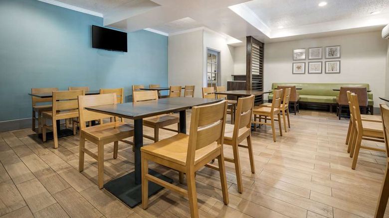 <b>MainStay Suites Orange County John Wayne Restaurant</b>. Images powered by <a href="https://iceportal.shijigroup.com/" title="IcePortal" target="_blank">IcePortal</a>.