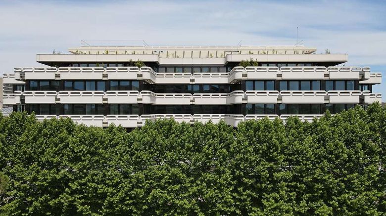 <b>FirstName Bordeaux Exterior</b>. Images powered by <a href="https://iceportal.shijigroup.com/" title="IcePortal" target="_blank">IcePortal</a>.