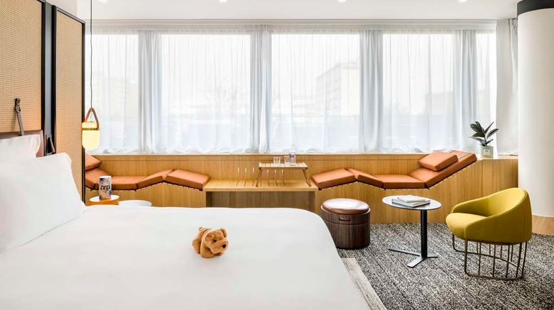 <b>FirstName Bordeaux Room</b>. Images powered by <a href="https://iceportal.shijigroup.com/" title="IcePortal" target="_blank">IcePortal</a>.