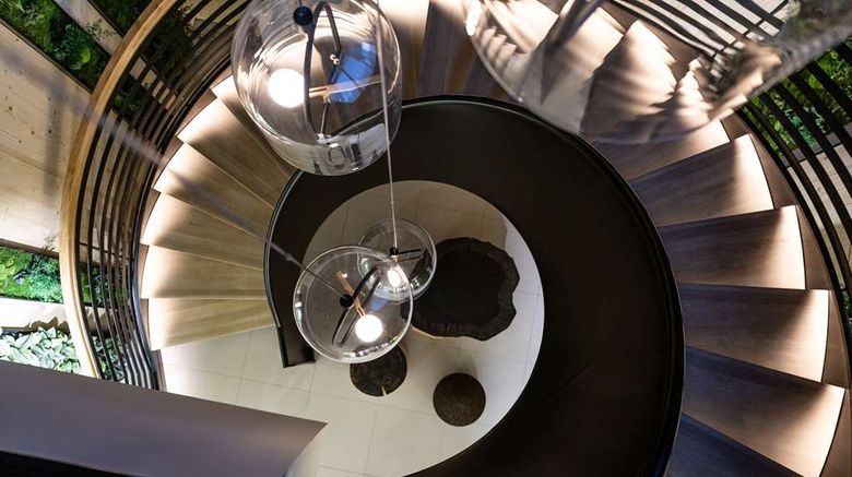 <b>FirstName Bordeaux Lobby</b>. Images powered by <a href="https://iceportal.shijigroup.com/" title="IcePortal" target="_blank">IcePortal</a>.