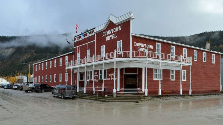 <b>The Downtown, a Coast Hotel Exterior</b>. Images powered by <a href="https://iceportal.shijigroup.com/" title="IcePortal" target="_blank">IcePortal</a>.