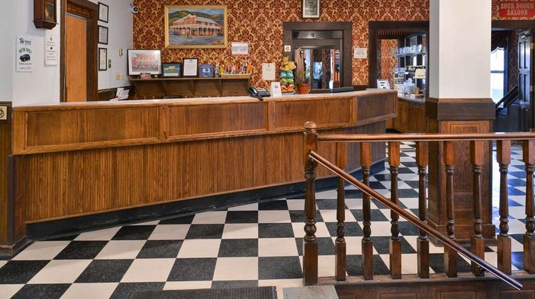 <b>The Downtown, a Coast Hotel Lobby</b>. Images powered by <a href="https://iceportal.shijigroup.com/" title="IcePortal" target="_blank">IcePortal</a>.