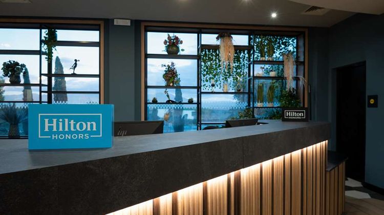 Hampton by Hilton Rome North Lobby