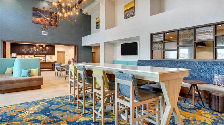 <b>Hampton Inn & Suites Weatherford Lobby</b>. Images powered by <a href="https://iceportal.shijigroup.com/" title="IcePortal" target="_blank">IcePortal</a>.