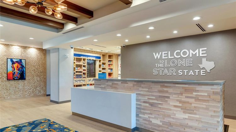 Hampton Inn & Suites Weatherford Lobby