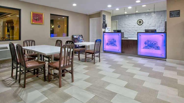 Super 8 by Wyndham Palestine TX Lobby
