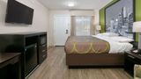 Super 8 by Wyndham Palestine TX Room