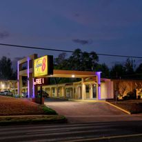 Super 8 by Wyndham Palestine TX