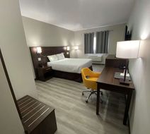 Econo Lodge Cochrane Room