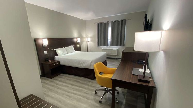 Econo Lodge Cochrane Room
