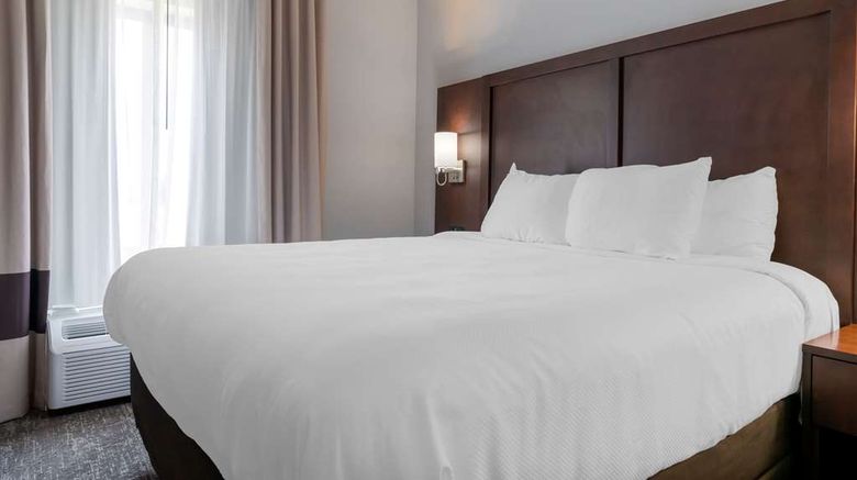 <b>Comfort Suites Paducah Mall Area Suite</b>. Images powered by <a href="https://iceportal.shijigroup.com/" title="IcePortal" target="_blank">IcePortal</a>.