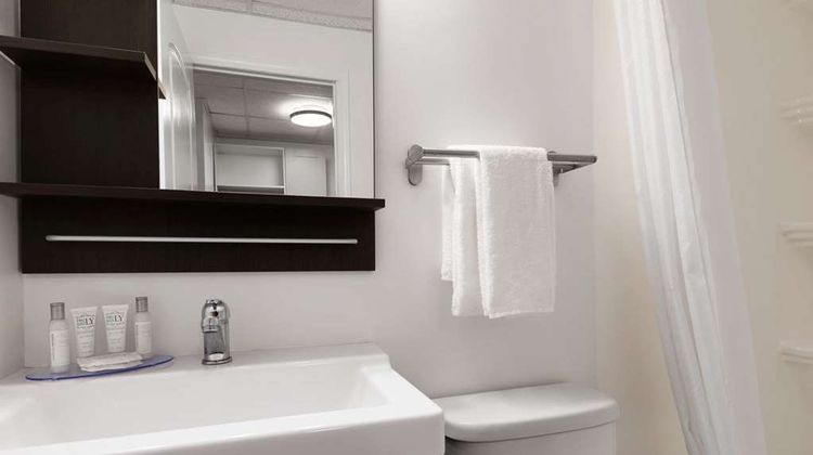Howard Johnson by Wyndham Grande Prairie Room