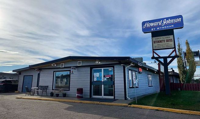 Howard Johnson by Wyndham Grande Prairie Exterior