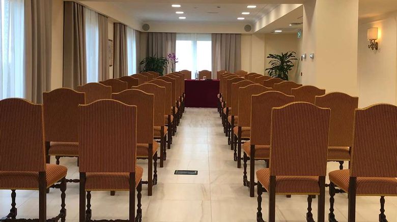 <b>Grand Hotel San Pietro Meeting</b>. Images powered by <a href="https://iceportal.shijigroup.com/" title="IcePortal" target="_blank">IcePortal</a>.