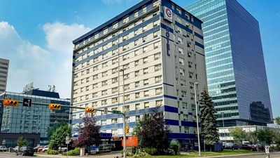 Coast Calgary Downtown Hotel & Suites