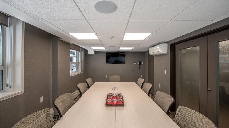 <b>Coast Calgary Downtown Hotel & Suites Meeting</b>. Images powered by <a href="https://iceportal.shijigroup.com/" title="IcePortal" target="_blank">IcePortal</a>.