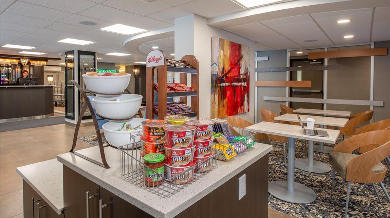 <b>Coast Calgary Downtown Hotel & Suites Restaurant</b>. Images powered by <a href="https://iceportal.shijigroup.com/" title="IcePortal" target="_blank">IcePortal</a>.