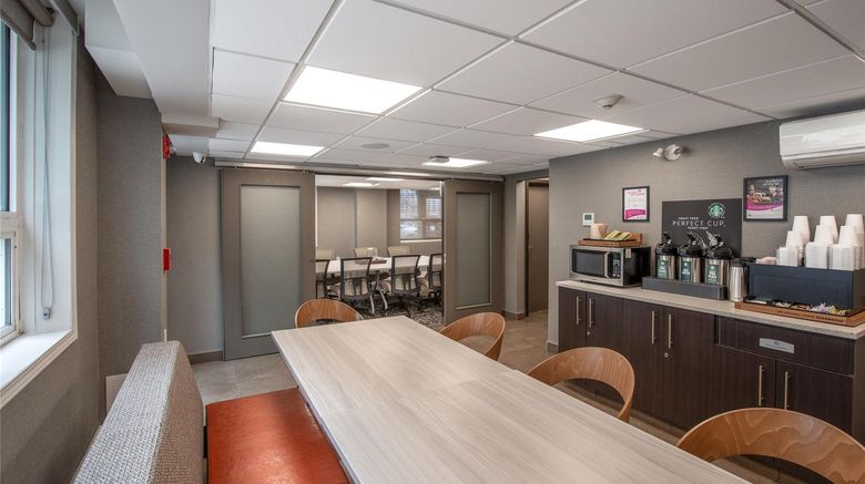<b>Coast Calgary Downtown Hotel & Suites Restaurant</b>. Images powered by <a href="https://iceportal.shijigroup.com/" title="IcePortal" target="_blank">IcePortal</a>.