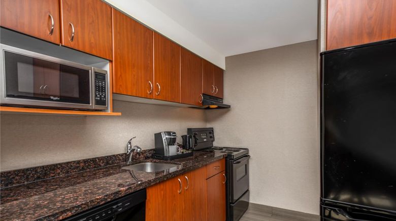 <b>Coast Calgary Downtown Hotel & Suites Room</b>. Images powered by <a href="https://iceportal.shijigroup.com/" title="IcePortal" target="_blank">IcePortal</a>.