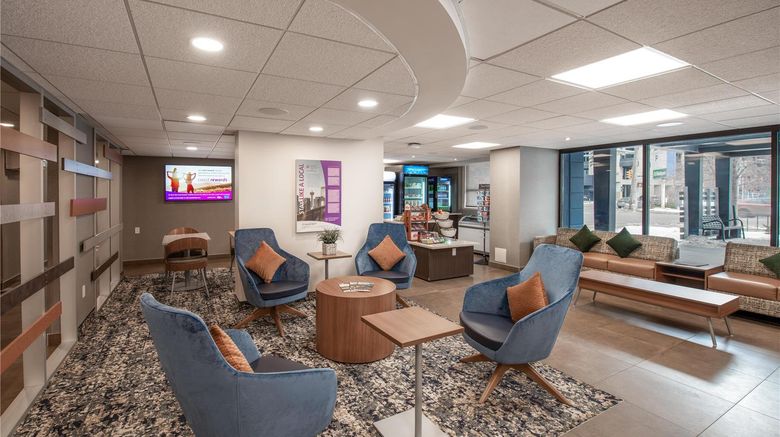 <b>Coast Calgary Downtown Hotel & Suites Lobby</b>. Images powered by <a href="https://iceportal.shijigroup.com/" title="IcePortal" target="_blank">IcePortal</a>.