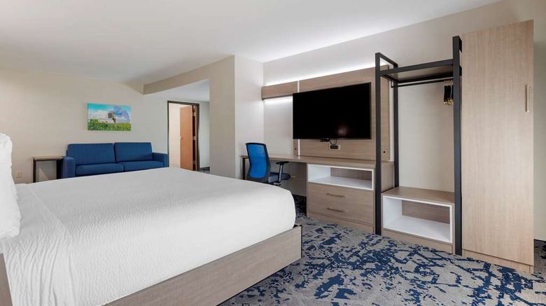 <b>Comfort Inn and Suites Muskogee Suite</b>. Images powered by <a href="https://iceportal.shijigroup.com/" title="IcePortal" target="_blank">IcePortal</a>.