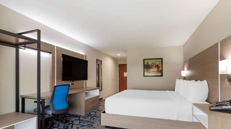 <b>Comfort Inn and Suites Muskogee Room</b>. Images powered by <a href="https://iceportal.shijigroup.com/" title="IcePortal" target="_blank">IcePortal</a>.