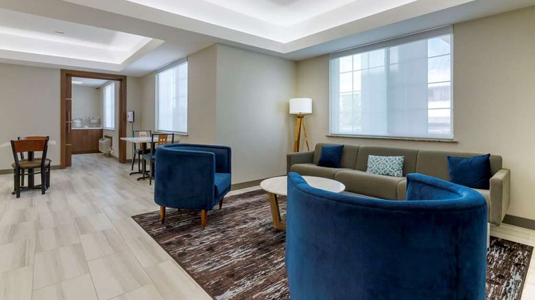 <b>Comfort Inn and Suites Muskogee Lobby</b>. Images powered by <a href="https://iceportal.shijigroup.com/" title="IcePortal" target="_blank">IcePortal</a>.
