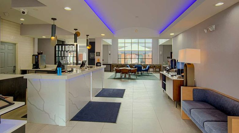 <b>Homewood Suites by Hilton South Bend Lobby</b>. Images powered by <a href="https://iceportal.shijigroup.com/" title="IcePortal" target="_blank">IcePortal</a>.