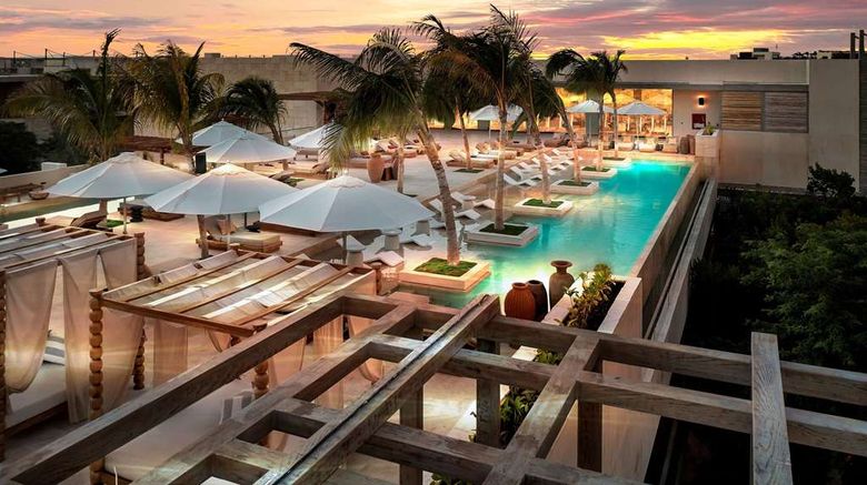 <b>Motto by Hilton Tulum Pool</b>. Images powered by <a href="https://iceportal.shijigroup.com/" title="IcePortal" target="_blank">IcePortal</a>.