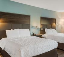 Tru by Hilton Greensboro Room