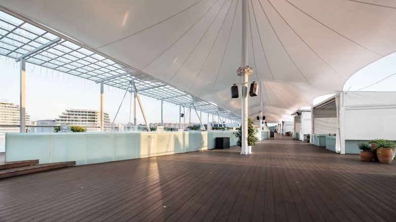 <b>Wyndham Grand Zhaoqing Downtown Restaurant</b>. Images powered by <a href="https://iceportal.shijigroup.com/" title="IcePortal" target="_blank">IcePortal</a>.