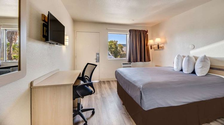 Econo Lodge Room