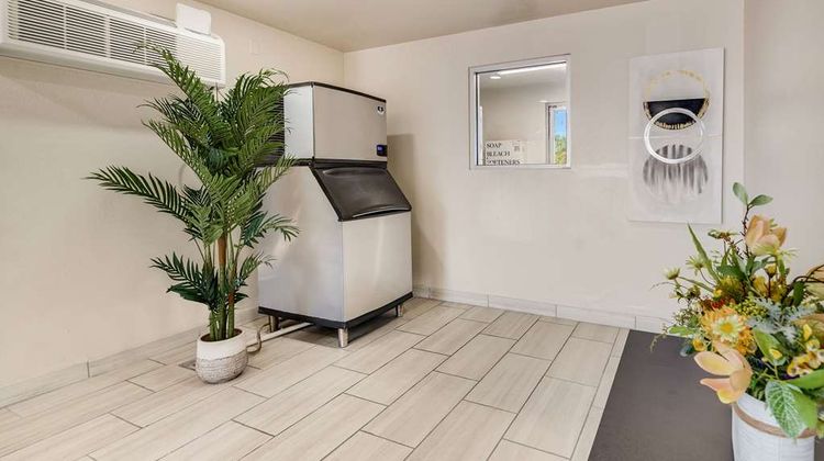 Econo Lodge Other