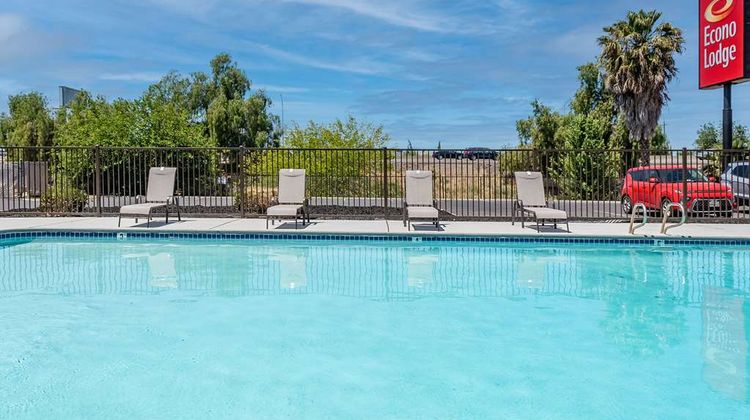 Econo Lodge Pool