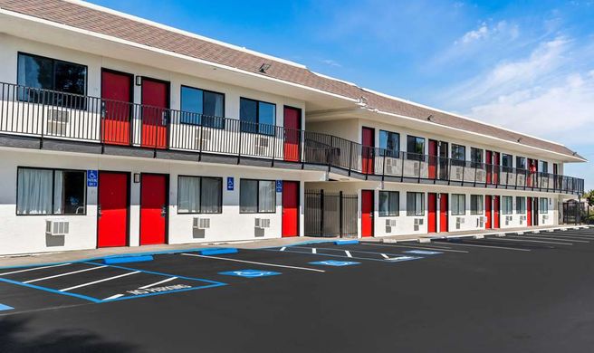 Econo Lodge Exterior