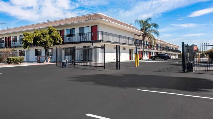 Econo Lodge Exterior