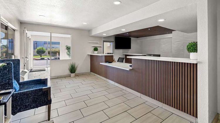 Econo Lodge Lobby