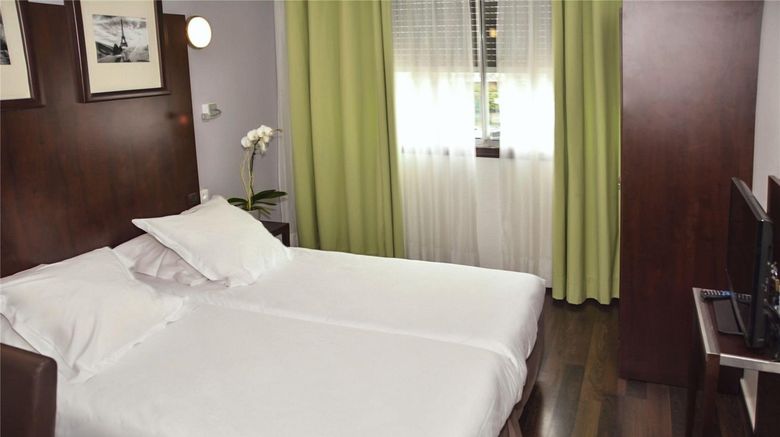 <b>Hotel Du Centre Room</b>. Images powered by <a href="https://iceportal.shijigroup.com/" title="IcePortal" target="_blank">IcePortal</a>.